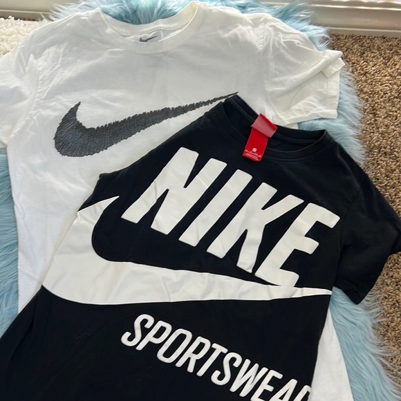 EUC! 2 Nike TShirts! Size XS/S! - Picture 1 of 1